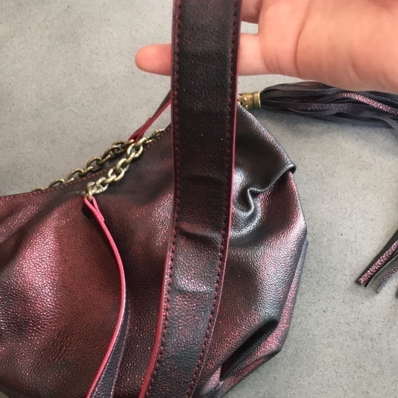 Vera Wang princess metallic chain crossbody bag - Picture 10 of 12